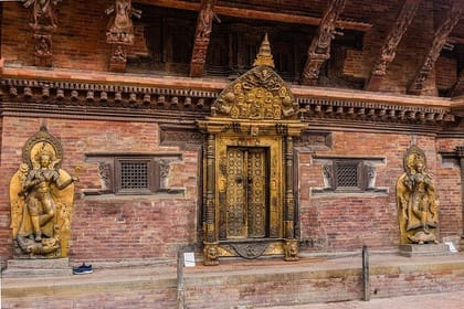 Discover Pashupatinath Temple, Boudanath Stupa and Patan Durbar Square