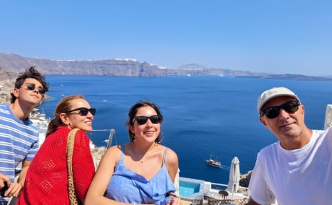 Private 6-Hour Cultural Tour of Santorini's Highlights