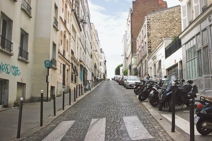 4 hours Paris private Montmartre Walking Tour and Seine River Cruise  8