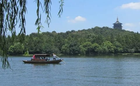 5-Day Bullet Train Tour of Shanghai, Hangzhou, and Suzhou