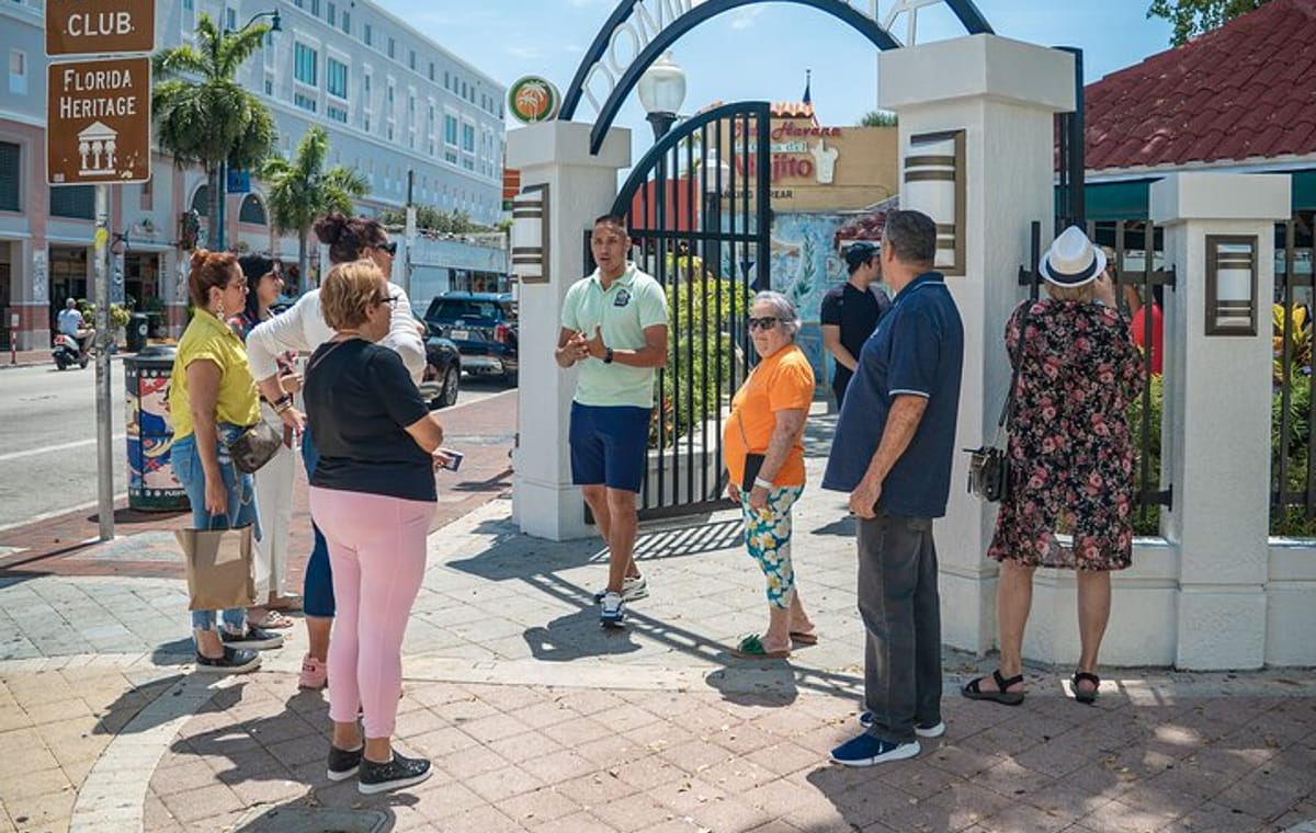 Miami in 3.5 Hours: Sightseeing, Traditions & Photography Tour