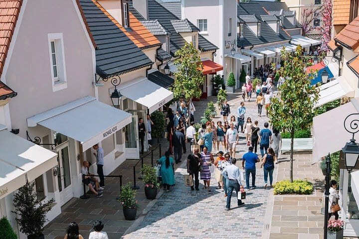 Private Tour in Le Marais district and Vallée Village 2