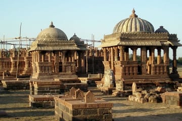 Bhuj, Narayan Sarovar Sanctuary & White Rann of Kutch Tour