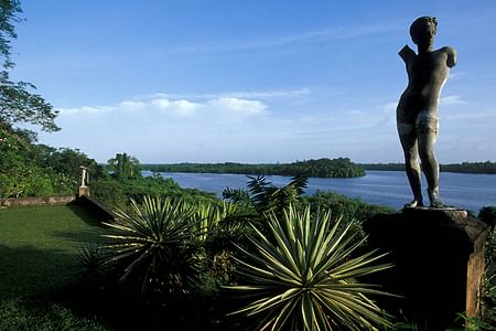 Kalutara Temple & Lunuganga Estate: Explore Sri Lanka’s Architectural Gems