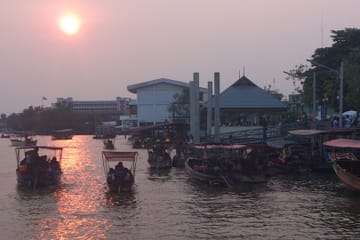 Maeklong Risky Market and Amphawa Floating Market