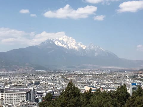 Private Day Tour to Lijiang and Shuhe Old Town from Kunming by Bullet Train