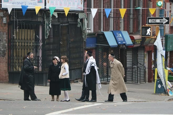 New York contrasts: Manhattan, The Bronx, Queens & Brooklyn 9