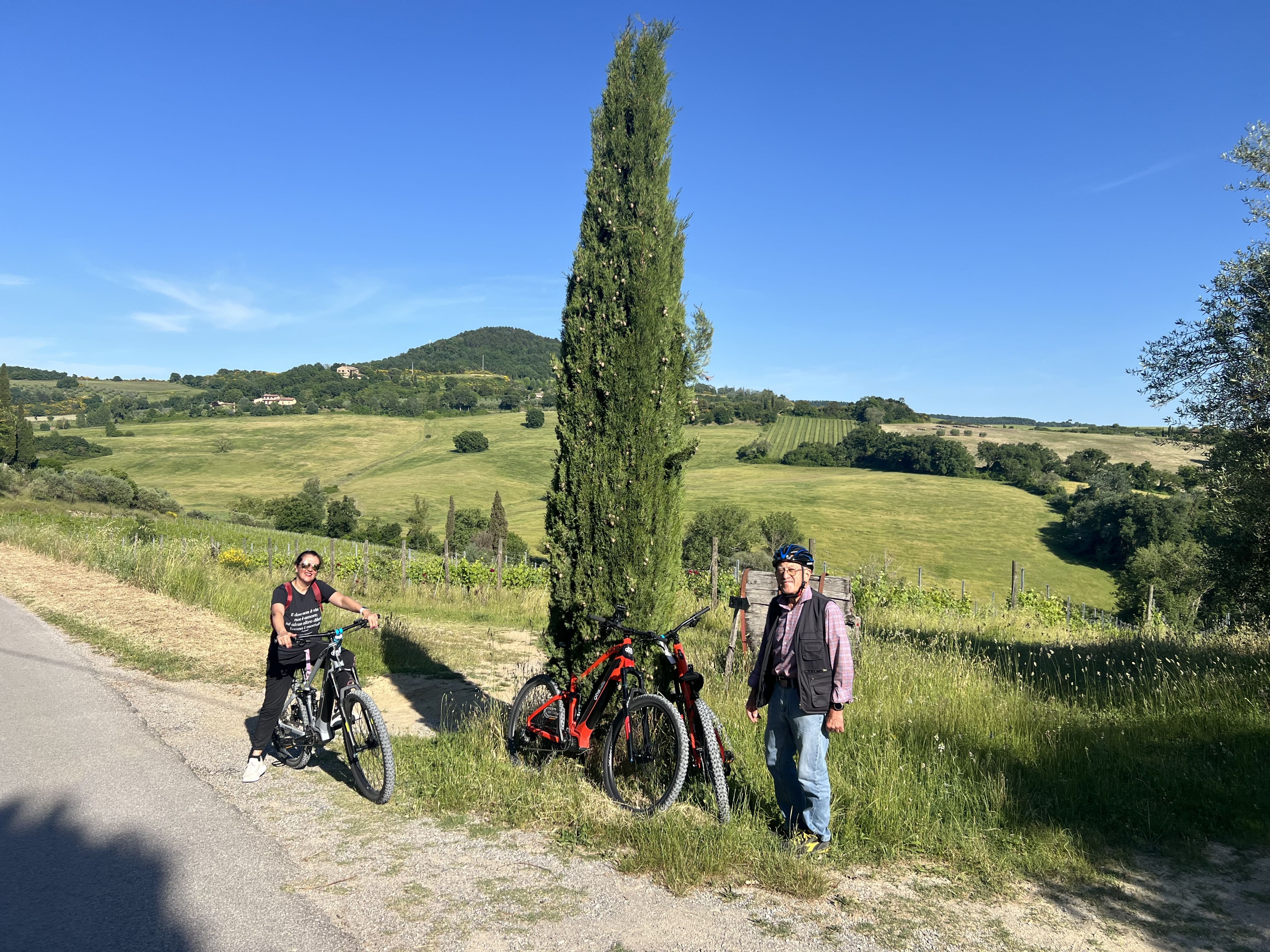 E-Bike Tour of Montepulciano's Vineyards and Historic Villages
