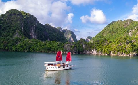 Unique Halong Private Day Cruise with Kayak and Fishing Village
