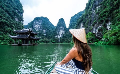 Ninh Binh Day Tour: Explore Dia Tang Phi Lai and Trang An