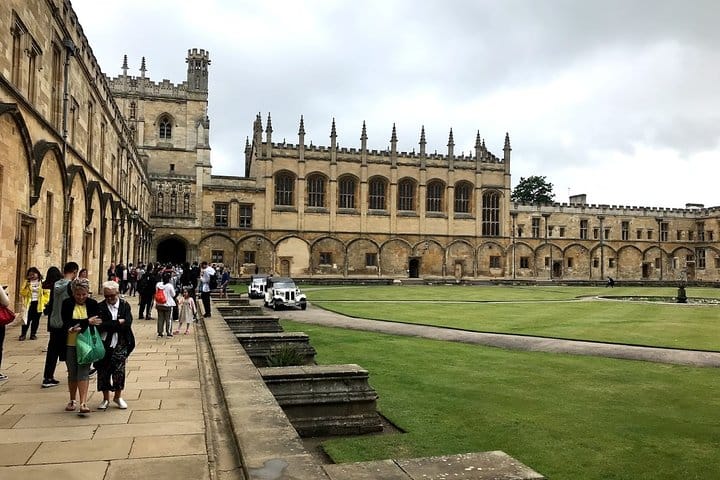Footsteps of Harry Potter in Oxford  4