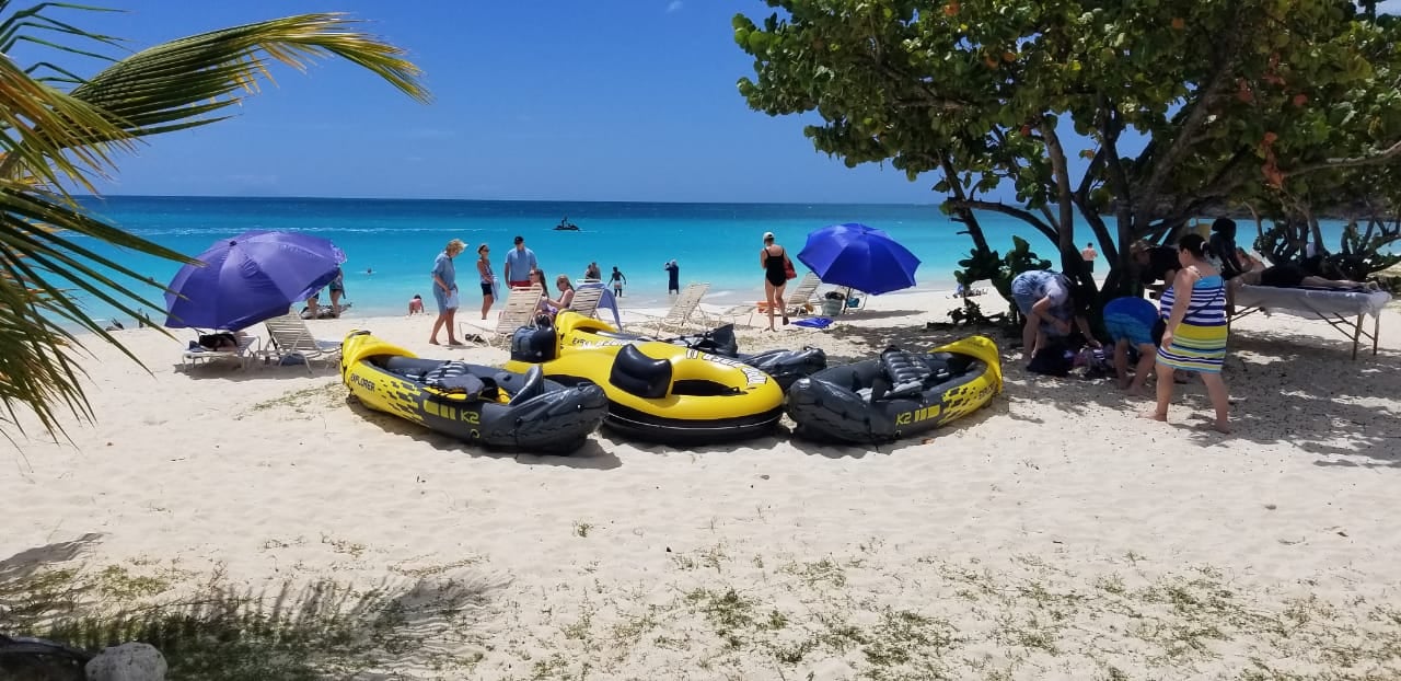 All In one Beach day includes lunch swimming snorkeling or kayaking, jewellery making or painting on canvas 8