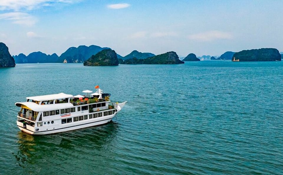 Luxury Boutique Cruise in Halong & Lan Ha Bay (2D1N)