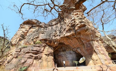 Bhimbetka Rock Shelters and Bhojpur Temple Tour from Bhopal