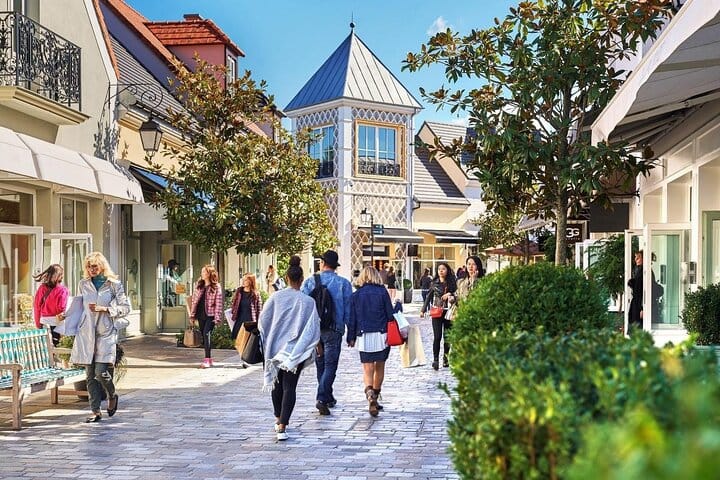 CDG pick up with Montmartre and la Vallée Village Tour  3