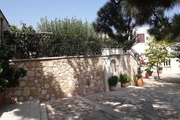 Private Cultural Tour of Rethymno Town and St. Irini Monastery