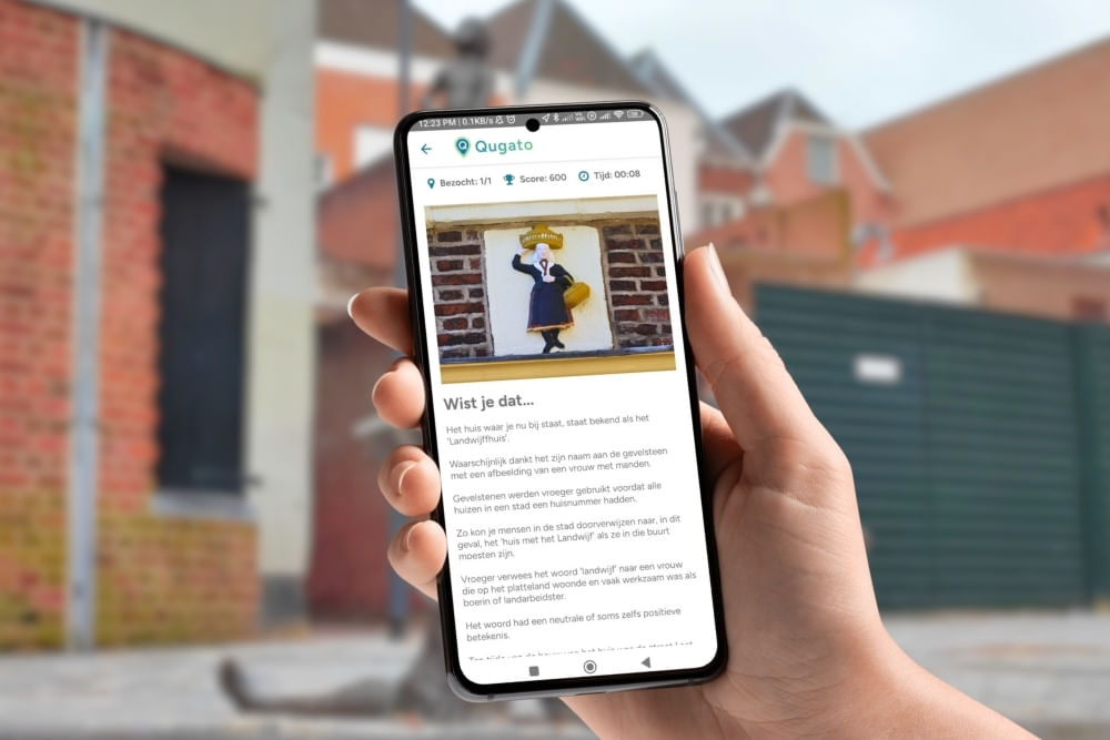 Photo of the Qugato app during the City Detective Den Bosch scavenger hunt showing a fun fact.