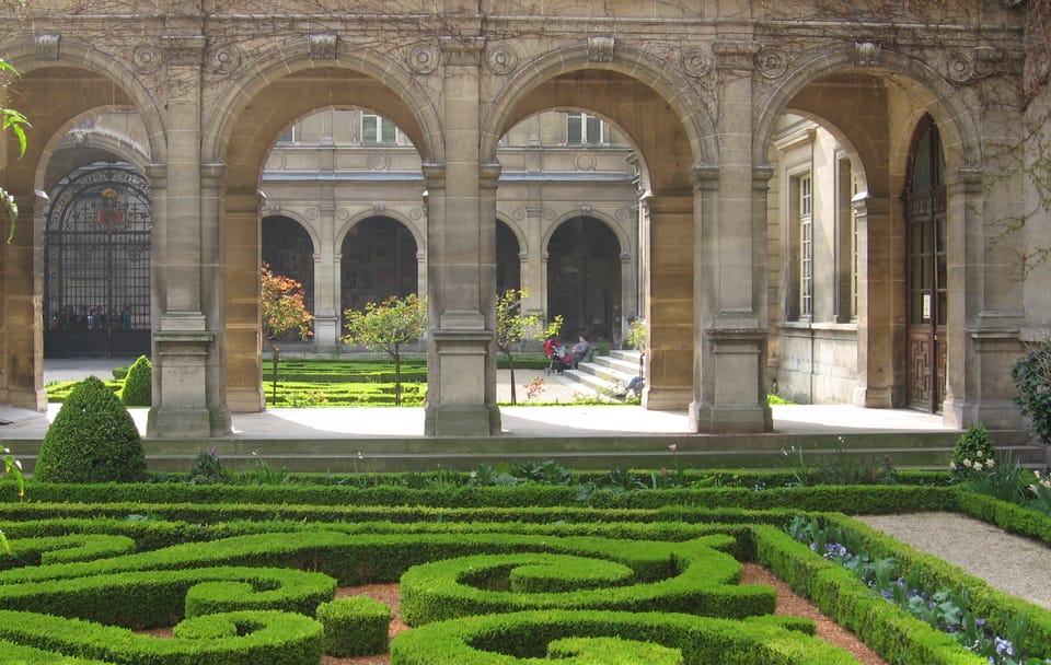 Walking Tour of the Marais: Fashion, Food, and Culture