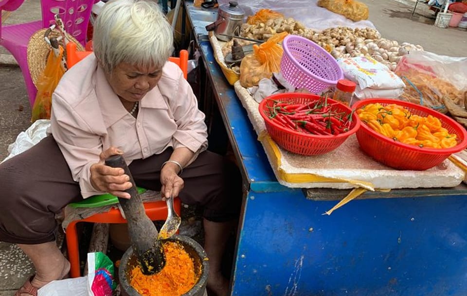 Luhuitou Park Sunset and Seafood Dinner Tour in Sanya