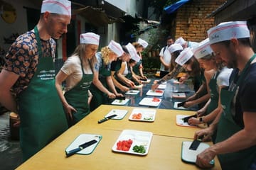 Yangshuo Cooking Class with Local Market Experience