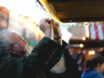 Dublin Christmas Walking Tour: Explore Holiday Charm and History