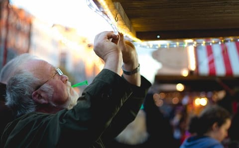 Dublin Christmas Walking Tour: Explore Holiday Charm and History