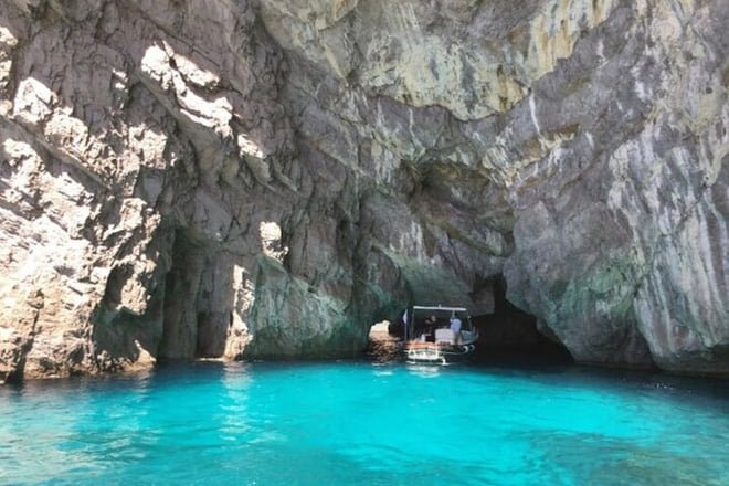 Capri Luxury Private Boat Tour: Day Trip from Rome by Train 