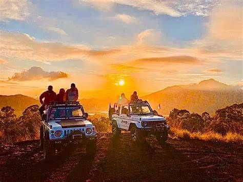 Sunrise Jeep Tour