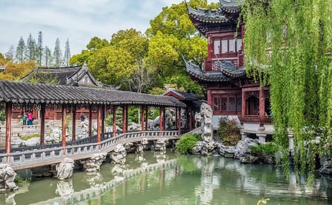 Shanghai Bus Tour: Explore Yu Garden, Zhujiajiao, and the Bund