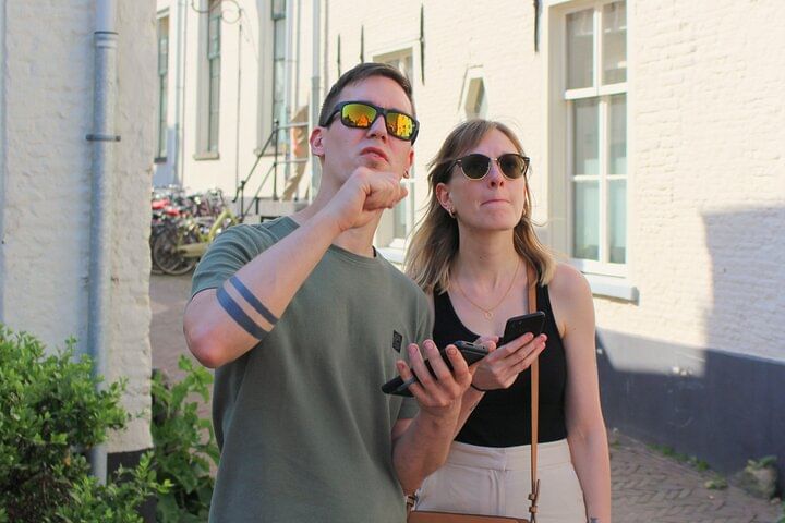 Players of outside escape room City Detective