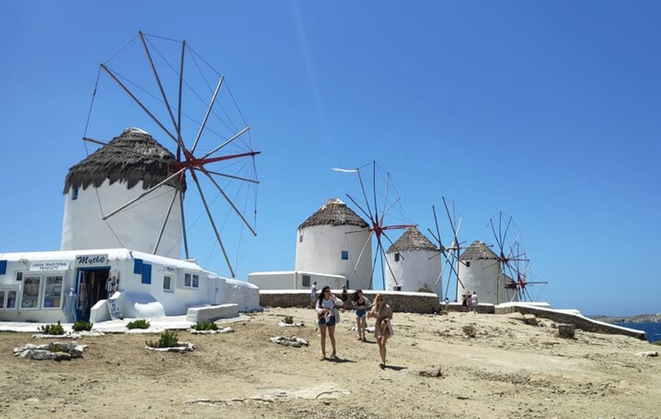 Mykonos Town Walking Tour and Beach Picnic Experience