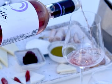 Santorini Private Wine Exprerience : 3 Wineries & Local Snacks