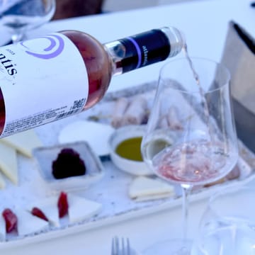 Santorini Private Wine Exprerience : 3 Wineries & Local Snacks