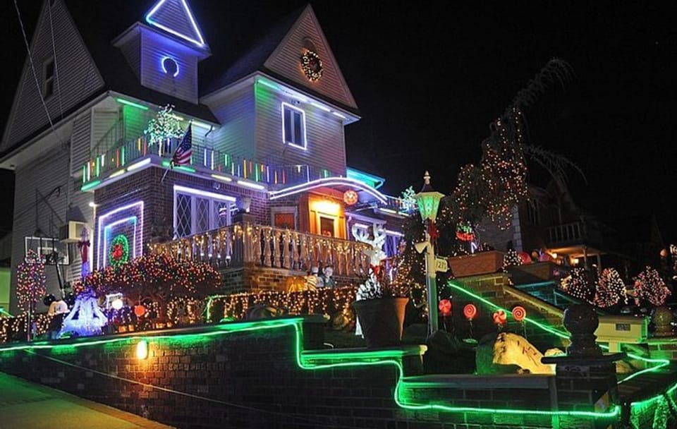 Holiday Lights Bus Tour in Dyker Heights, New York City