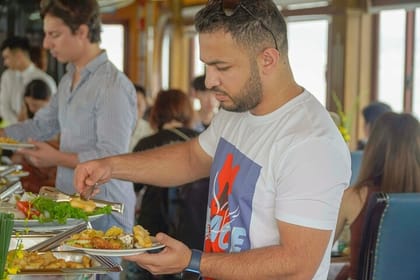 Halong DELUXE Cruise Full Day Tour: Buffet Lunch,Cave and Island