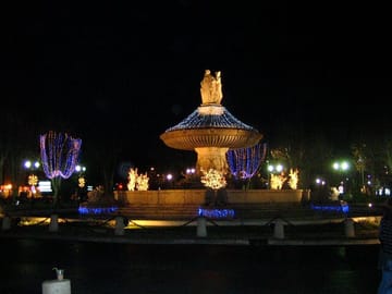 Walking Tour of Aix-en-Provence with Christmas Market Experience