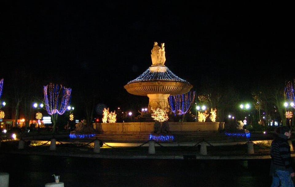 Walking Tour of Aix-en-Provence with Christmas Market Experience