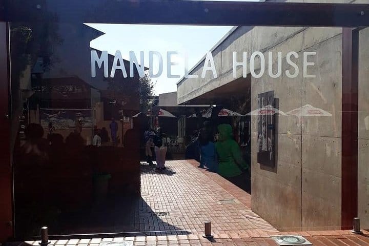 SOWETO, APARTHEID MUSEUM AND TRADITIONAL AFRICAN MEAL TOUR
