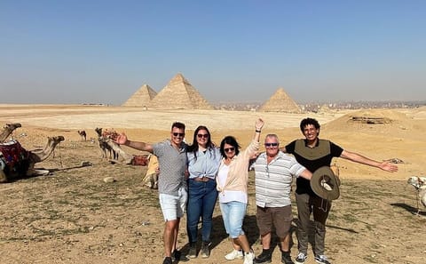 Private Tour of Pyramids of Giza and Saqqara in Cairo