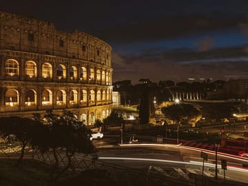 Professional Photoshoot Experience at the Colosseum in Rome
