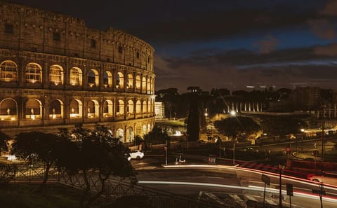 Professional Photoshoot Experience at the Colosseum in Rome