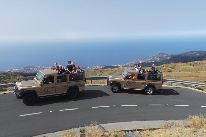 Arieiro Peak, Cristo Rei & Santo da Serra in Open Roof 4x4  6