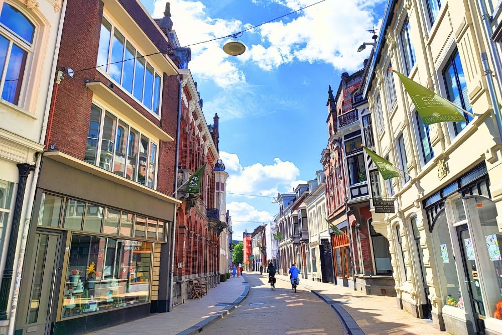Street view of the Nieuwlandstraat during the Tilburg scavenger hunt City Detective.