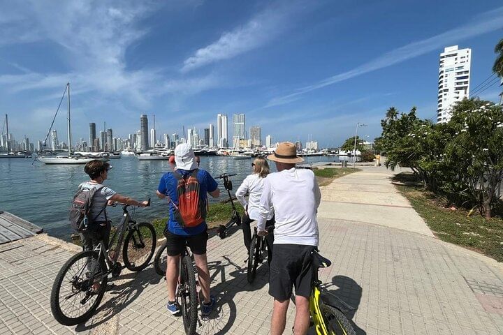 NEW! Sunset Bike Ride from Cartagena's Bay to Barrio Getsemaní