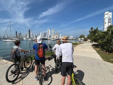 Sunset Bike Tour from Cartagena Bay to Getsemaní