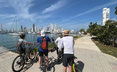 Sunset Bike Tour from Cartagena Bay to Getsemaní