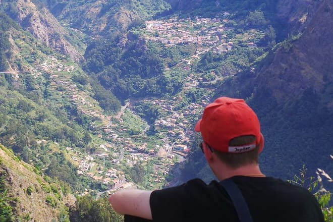 Cristo Rei & Arieiro Peak Half day Tour in Open Roof 4x4 3