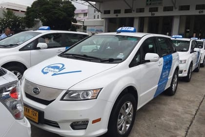 Private Transfer: 100% Electric Don Muang Airport Transfer