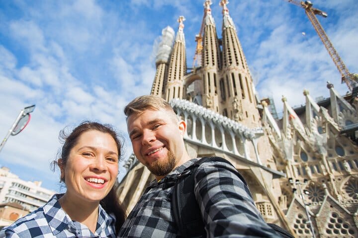 Sagrada Familia & Gaudi Tour Private or Small Group with Tickets 2