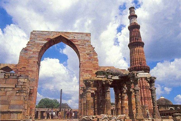 Explore Delhi’s Heritage: Private Tour of Old & New Highlights